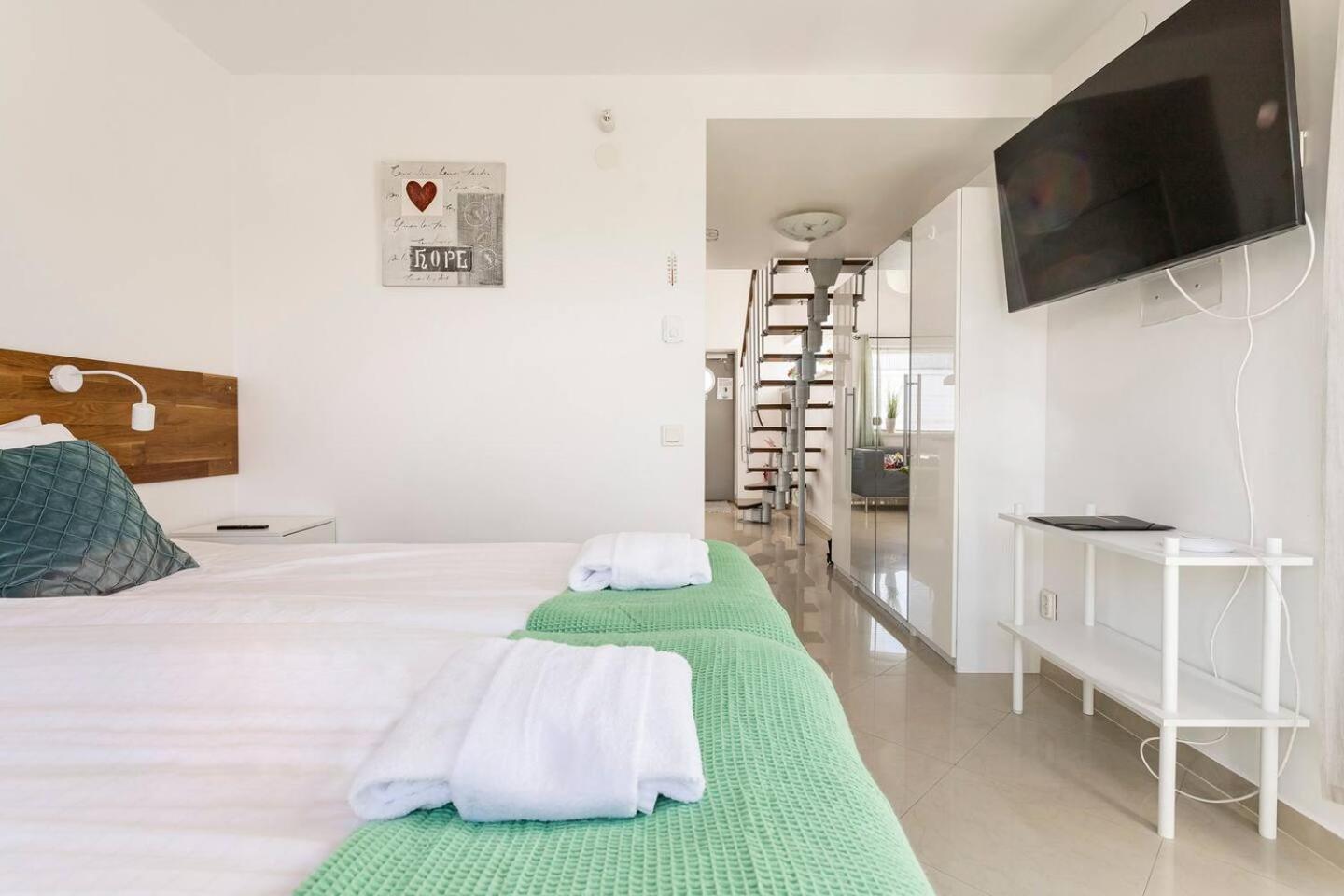 Staylong Hotell Taby Bagian luar foto