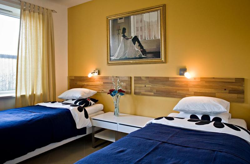 Staylong Hotell Taby Bagian luar foto